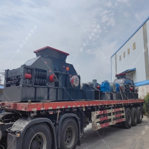 兩臺2PG1208大型河卵石制砂機發貨圖片