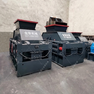 半自動2PG1200x800大型液壓對輥破碎機發往河南鄭州